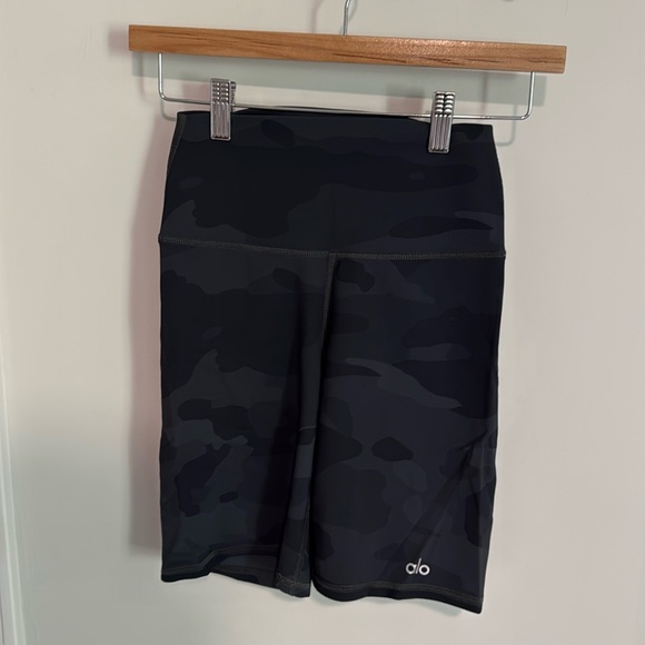 Alo Yoga Bike Short - Picture 1 of 6